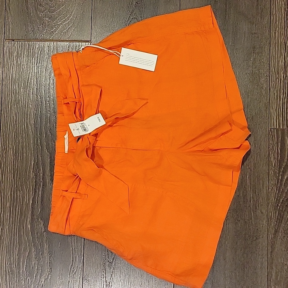LOU & GREY NWT, high waisted linen shorts